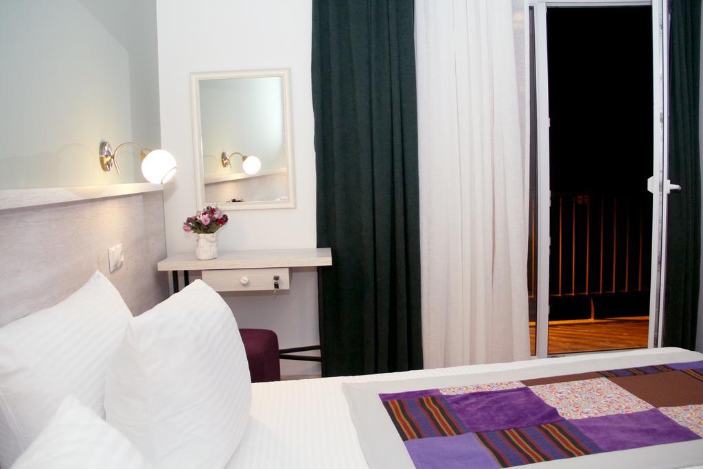 Hotel Delisi Tbilisi Esterno foto
