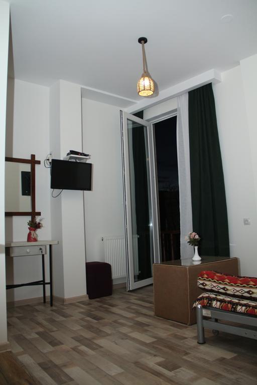 Hotel Delisi Tbilisi Esterno foto